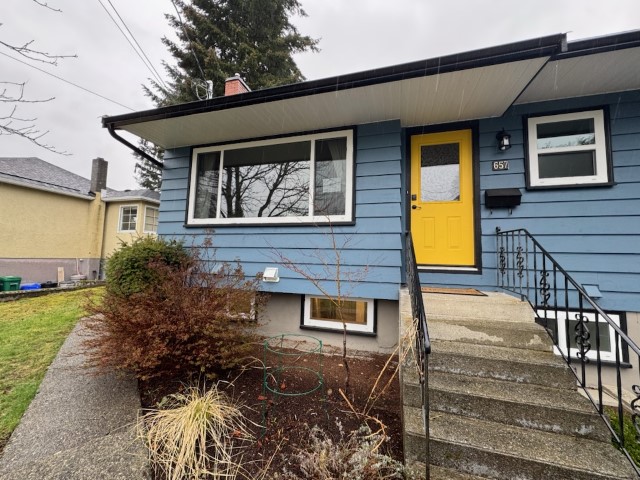 657 First Street - Upper