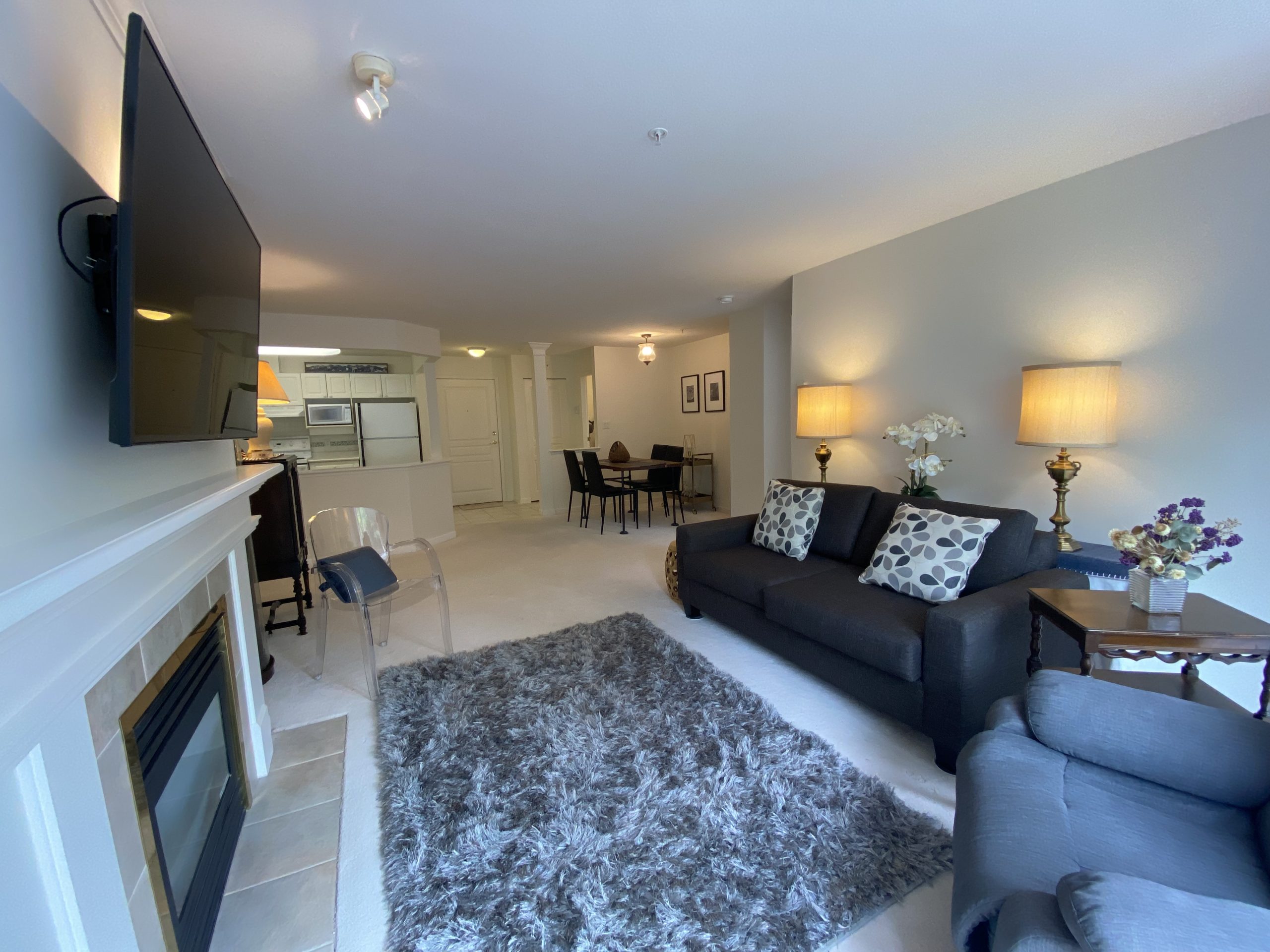 214-5650 Edgewater Lane