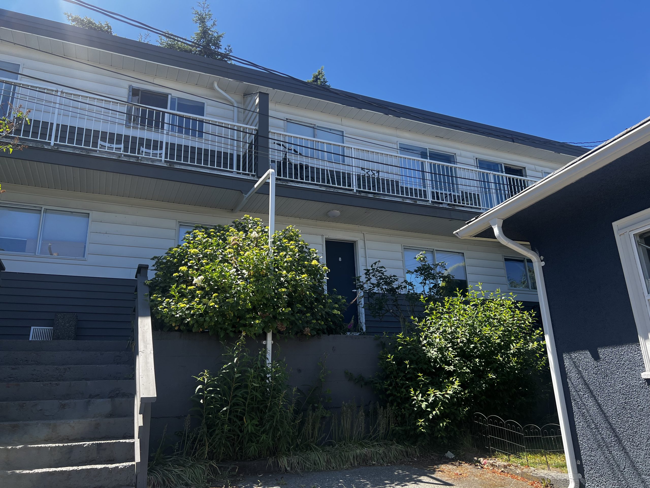 8-901 Island Hwy South
