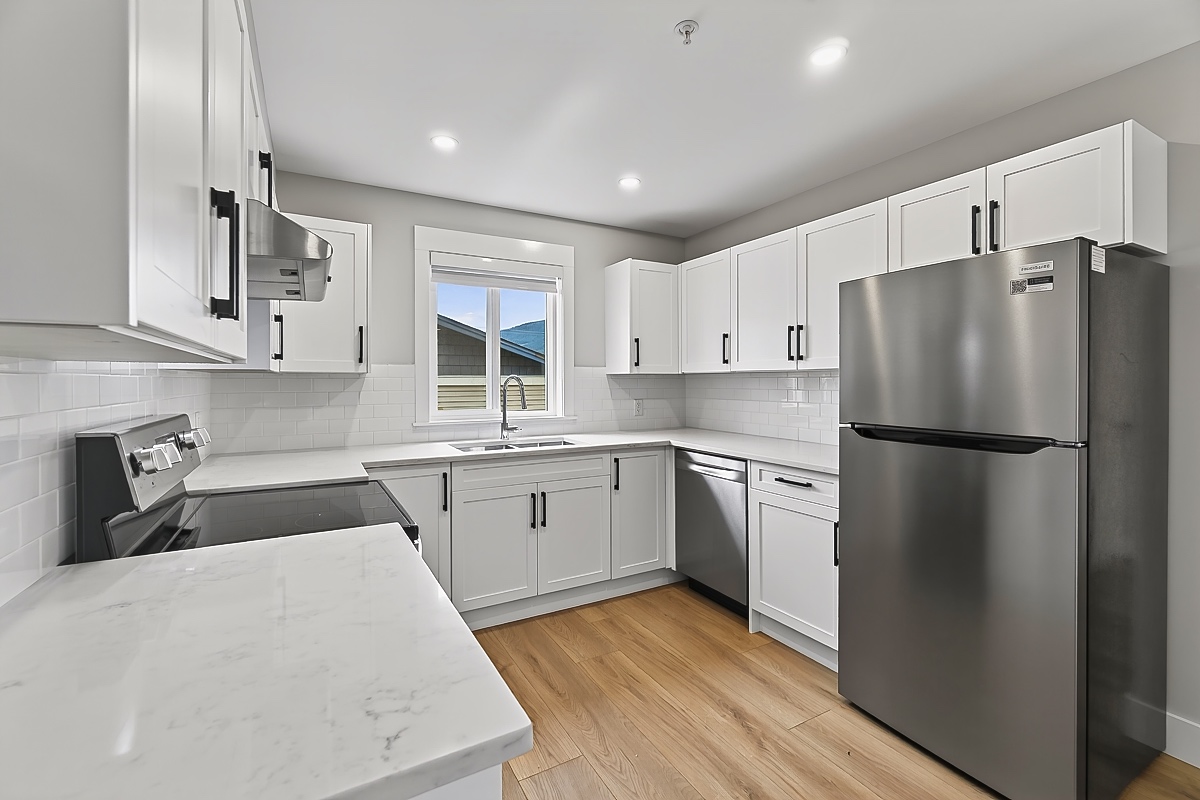 2186 Lark Crescent - Lower