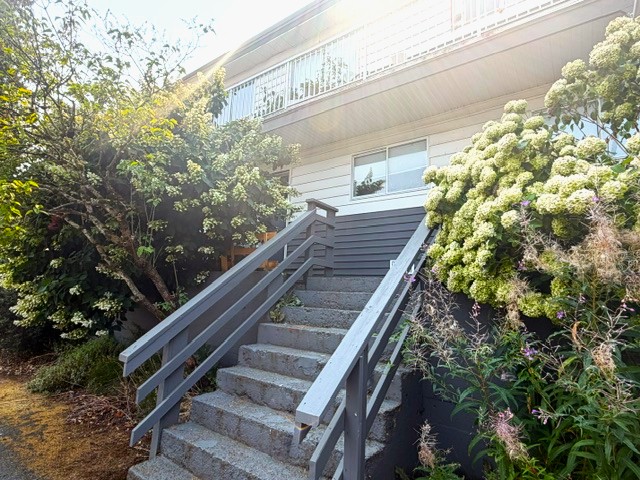 7-901 Island Hwy South
