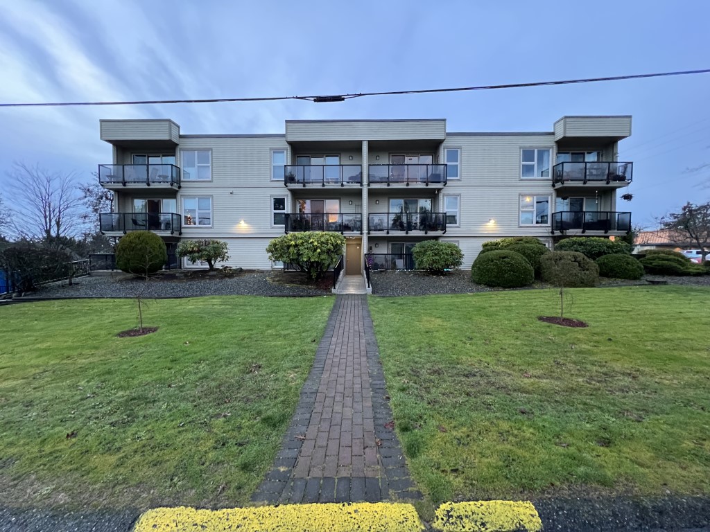 106-160 Vancouver Avenue